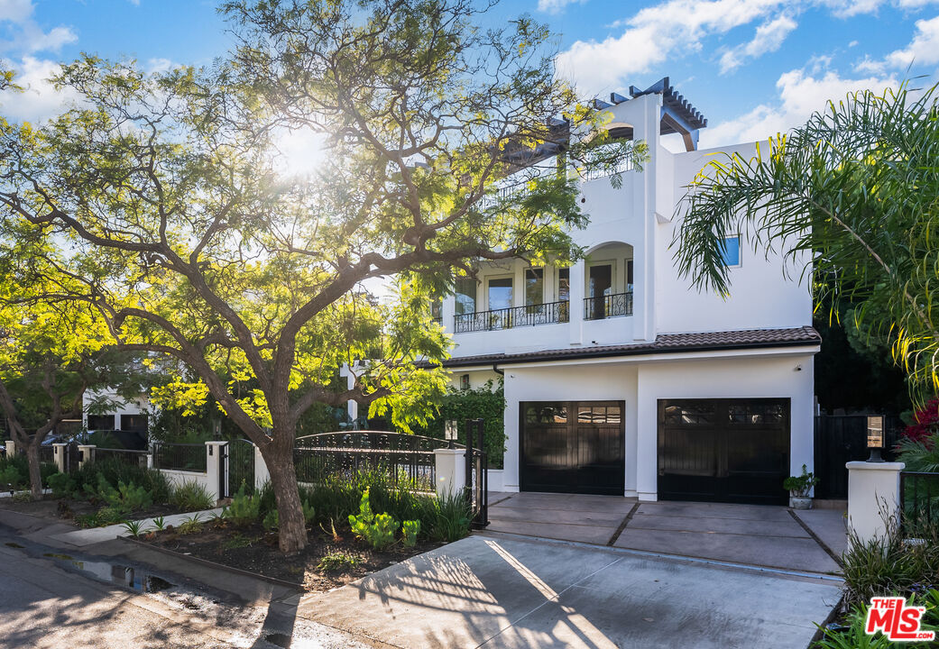 Property Photo:  345 S Saltair Ave  CA 90049 