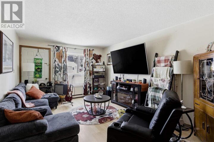 Property Photo: 689 Wellington St W ON P6C 3V3