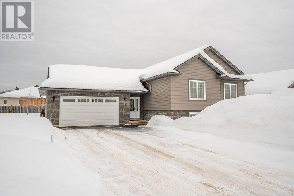 Property Photo:  119 Chatfield Dr  ON P6A 0B5 