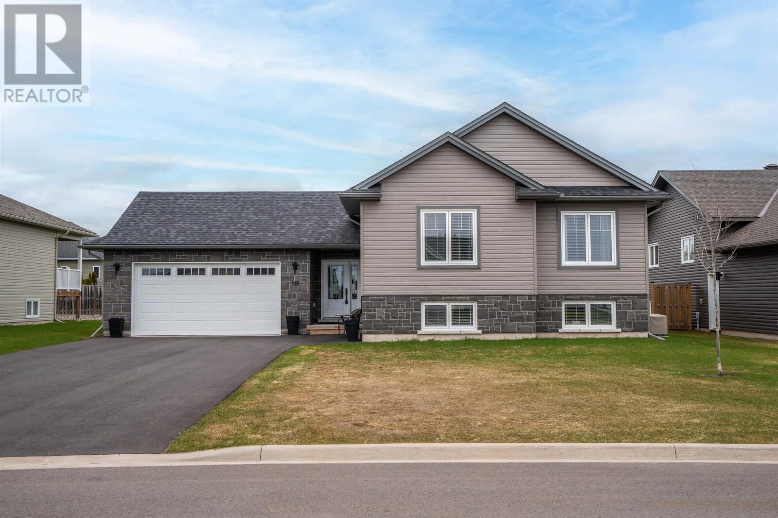 Photo de la propriété:  119 Chatfield Dr  ON P6A 0B5 