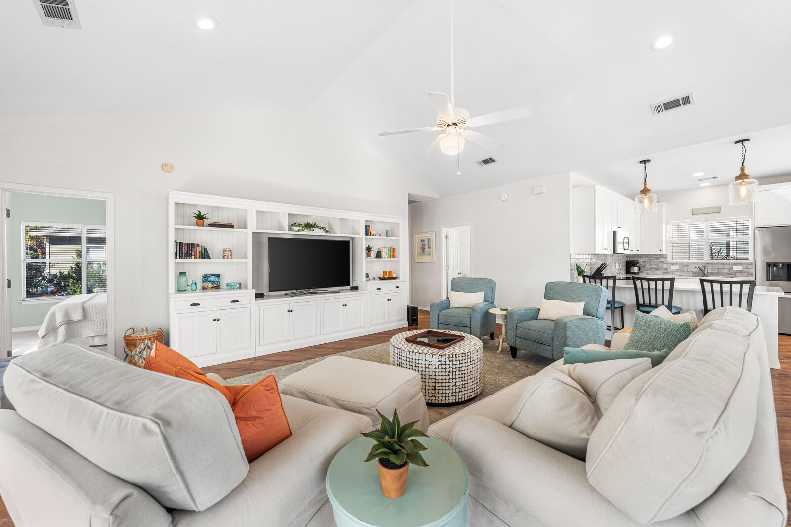 Property Photo: 4472 Clipper Cove FL 32541