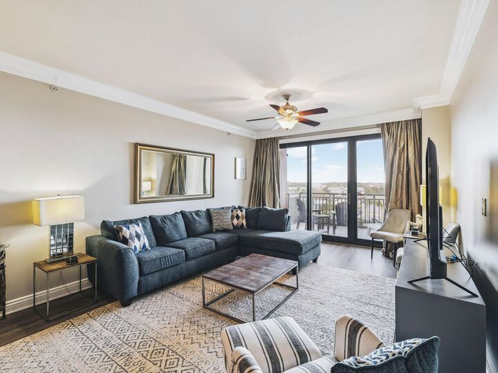 Property Photo:  10 Harbor Boulevard Unit E108  FL 32541 