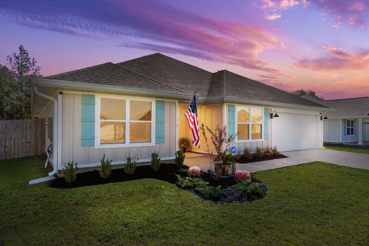 Property Photo: 523 Mary Lou Way FL 32539