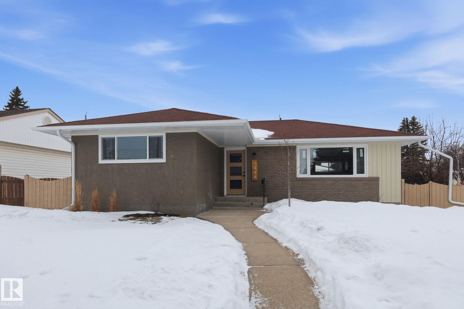 Photo de la propriété:  9444 74 Street NW  AB T6B 2B4 