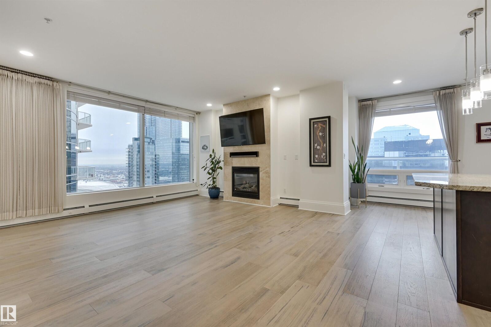 Property Photo: 10136 104 Street NW 2801 AB T5J 0B5