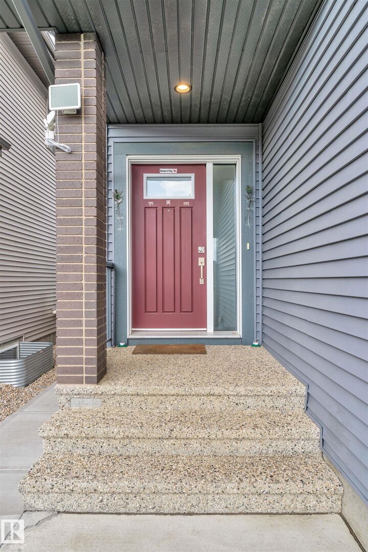 Property Photo:  4104 6 Avenue SW  AB T6X 2J1 