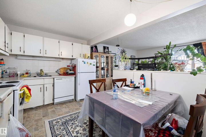 Property Photo:  8604 Gateway Boulevard NW 320  AB T6E 4B6 