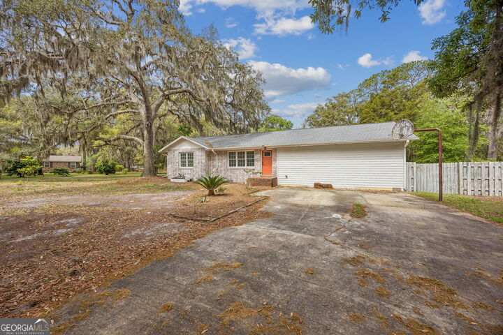 Property Photo: 303 Mahan Street GA 31558