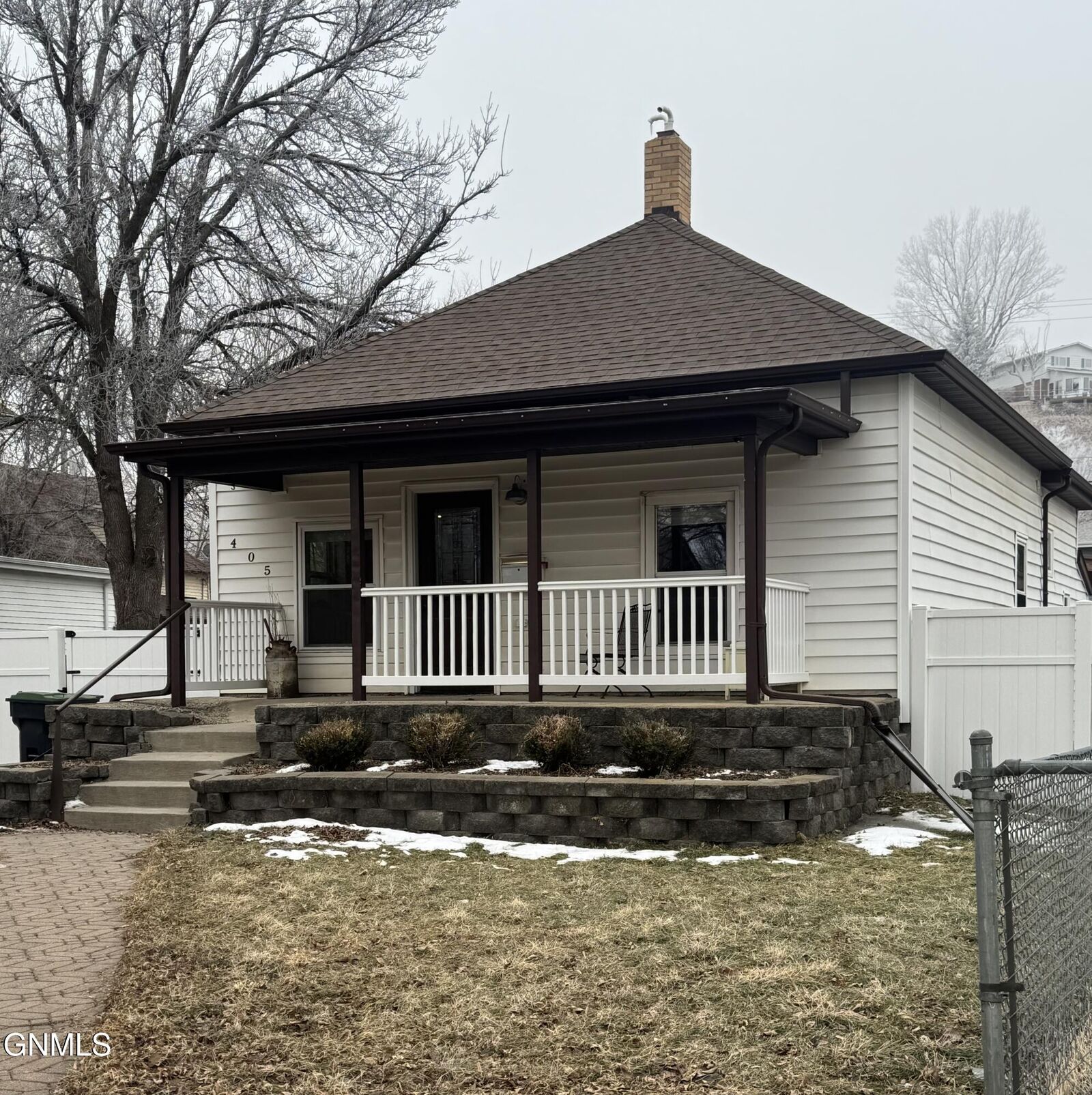 Property Photo:  405 6th Avenue NW  ND 58554 