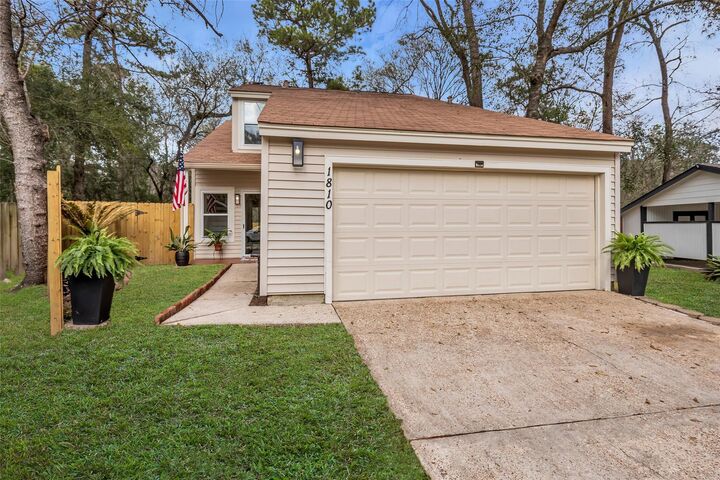 Property Photo: 1810 N Red Cedar Circle TX 77380
