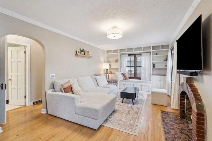 Property Photo:  2207 39th Street  IA 50310 