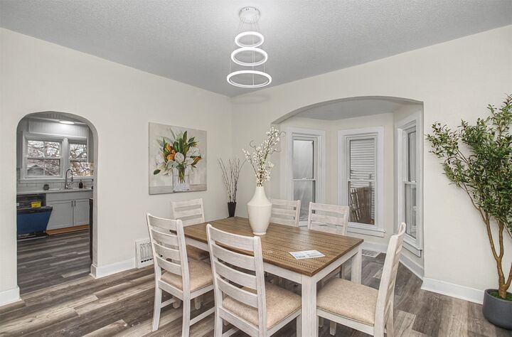 Property Photo:  422 Crawford Street  IA 50036 