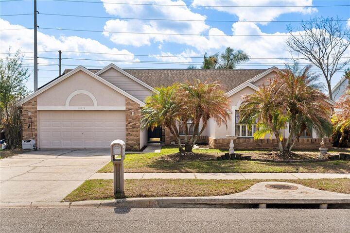 Property Photo: 12972 Broakfield Circle FL 32837