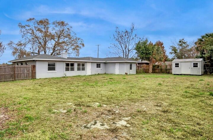 Property Photo: 716 Avenue I NE FL 33881