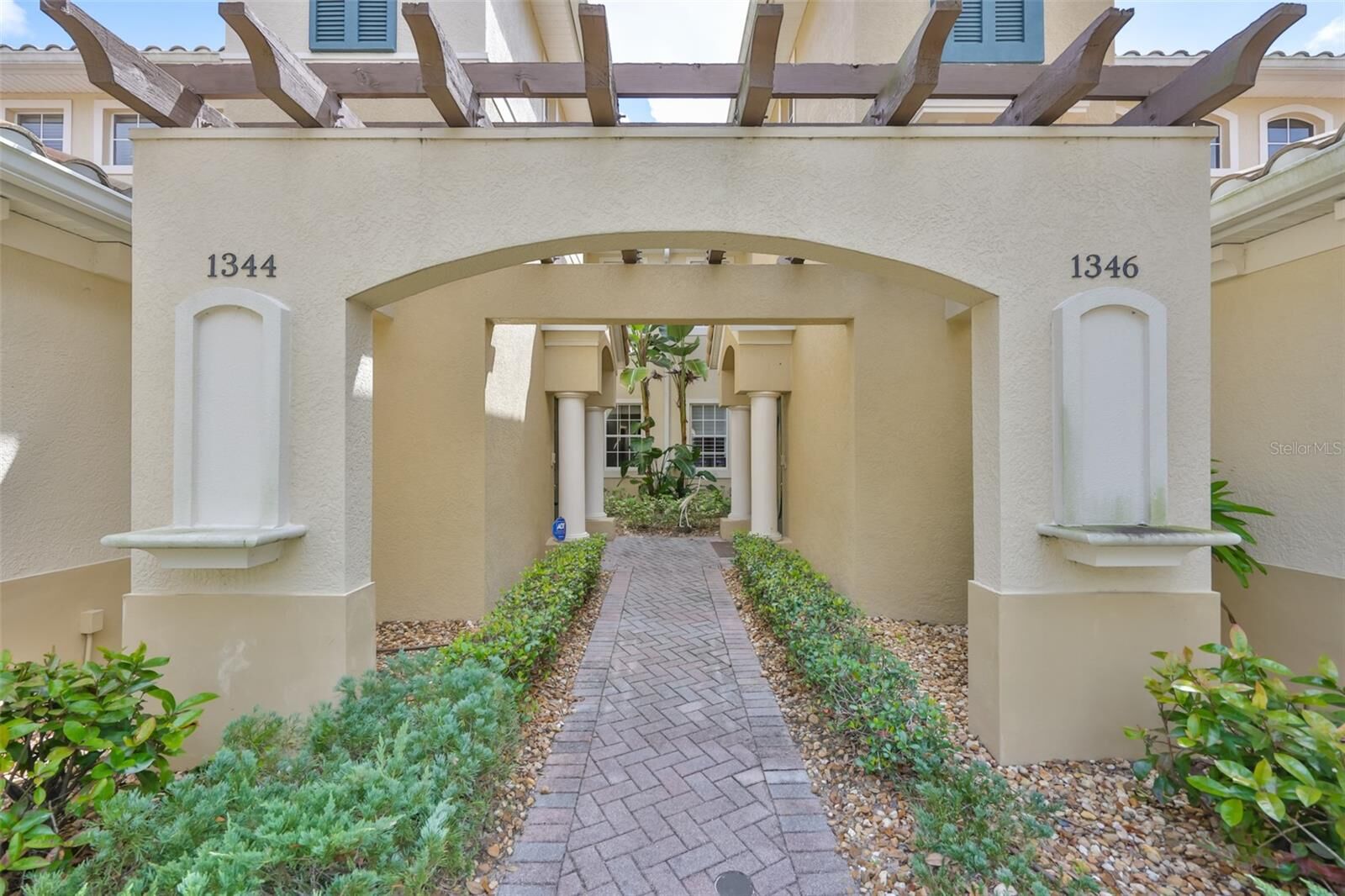 Property Photo:  1344 Emerald Dunes Drive  FL 33573 
