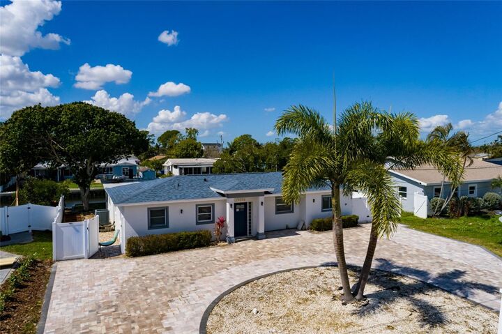 Property Photo:  9046 Treasure Lane NE  FL 33702 