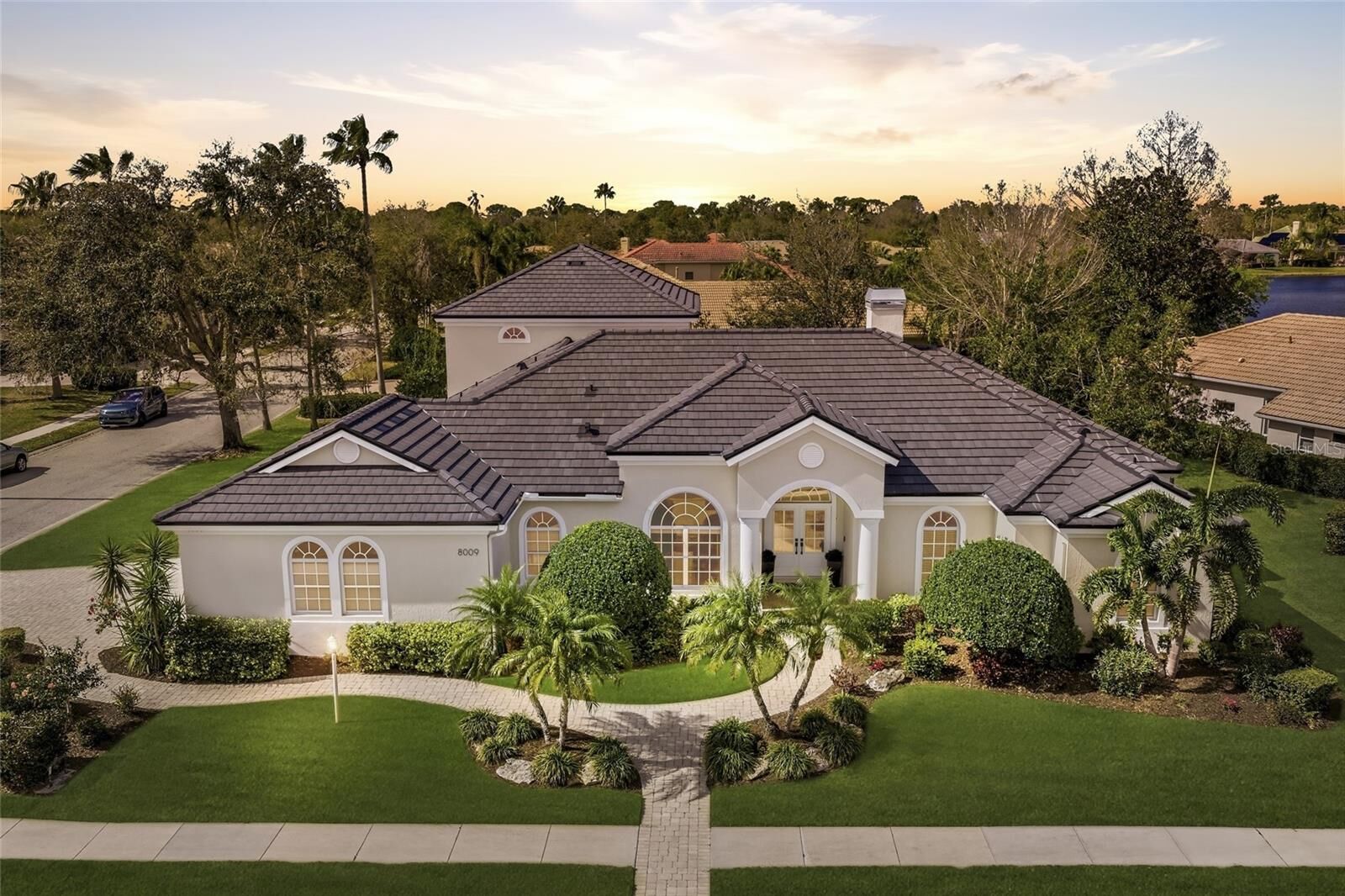 Property Photo:  8009 Royal Birkdale Circle  FL 34202 