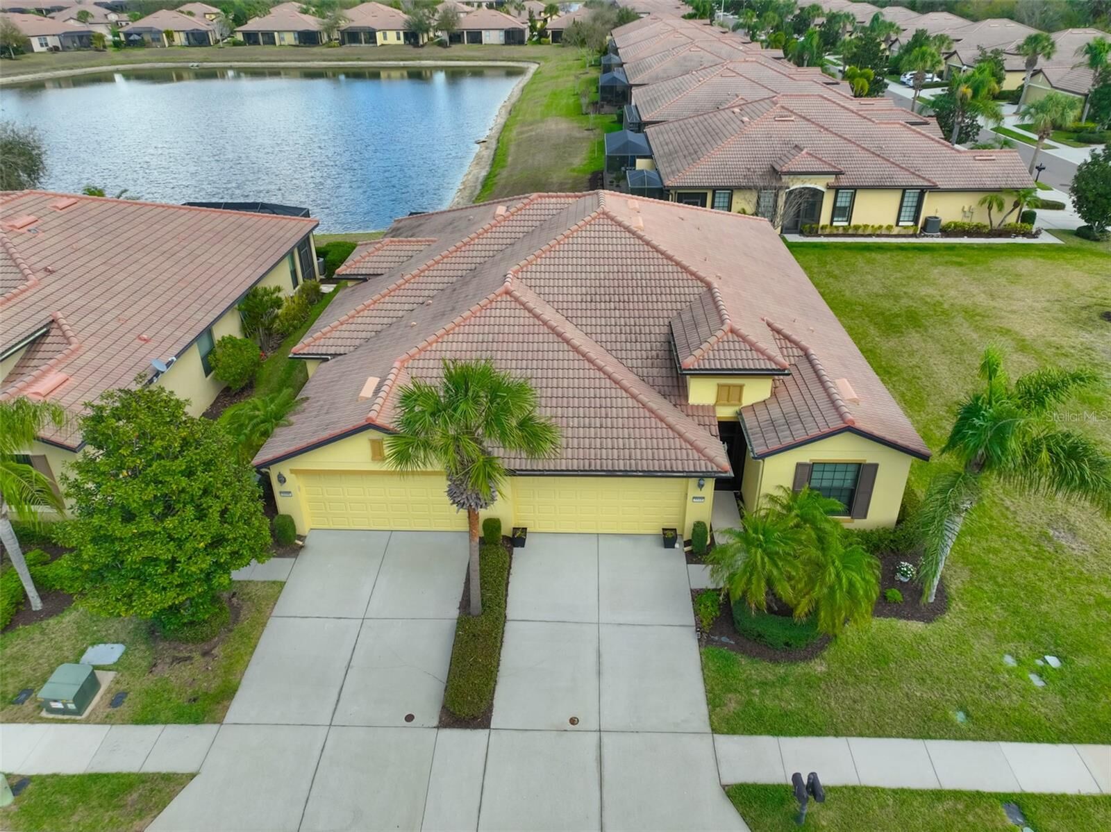 Property Photo: 5508 Sunset Falls Drive FL 33572