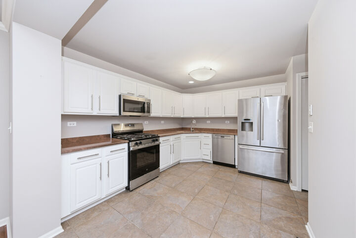 Property Photo:  2376 Foxmoor Lane  IL 60502 