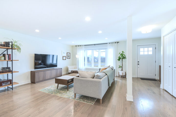 Property Photo:  558 N Oaklawn Avenue  IL 60126 