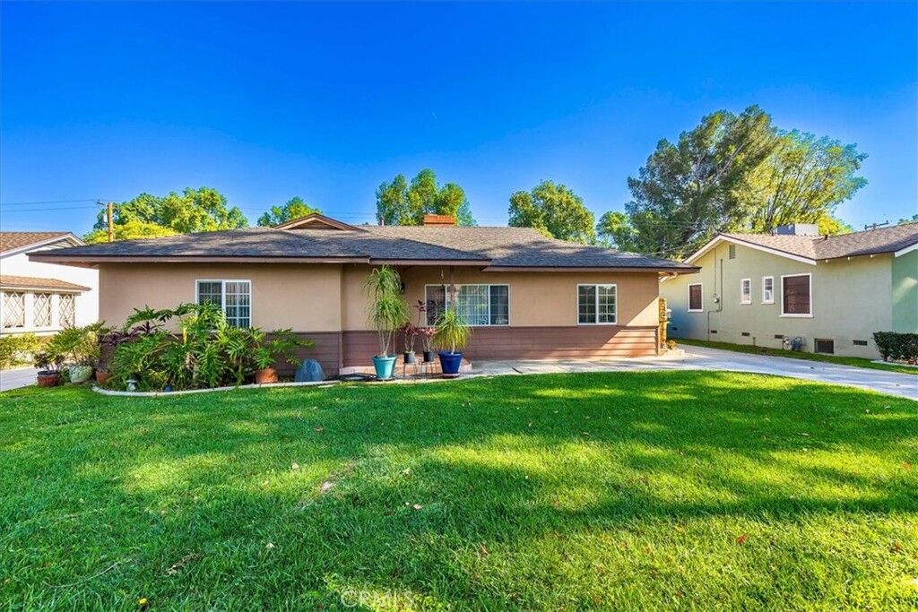 Property Photo: 4423 Maplewood Place CA 92506