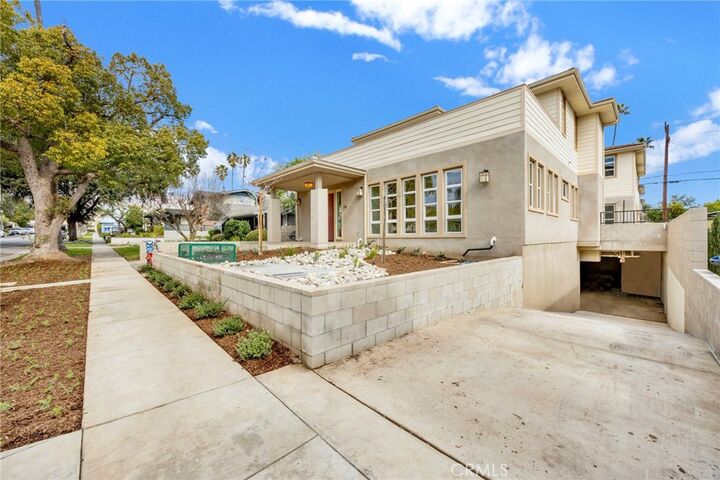 Property Photo:  74 S Oak Avenue  CA 91107 