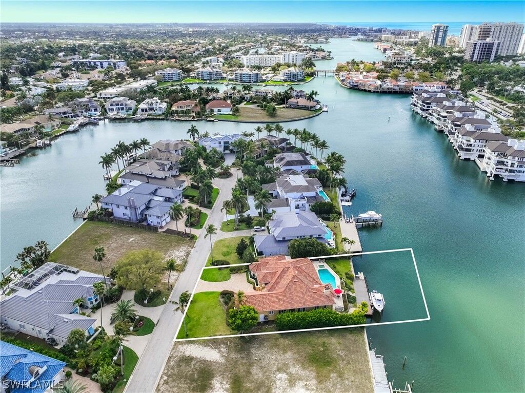 Property Photo:  313 Neapolitan Way  FL 34103 