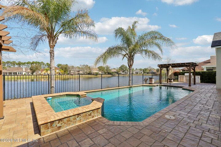 Property Photo:  827 E Dorchester Drive  FL 32259 