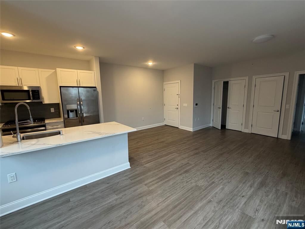 Property Photo:  40 Park Avenue 308  NJ 07656 
