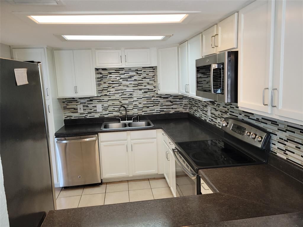 Property Photo: 35 E Mountain Lane 34 TX 75052