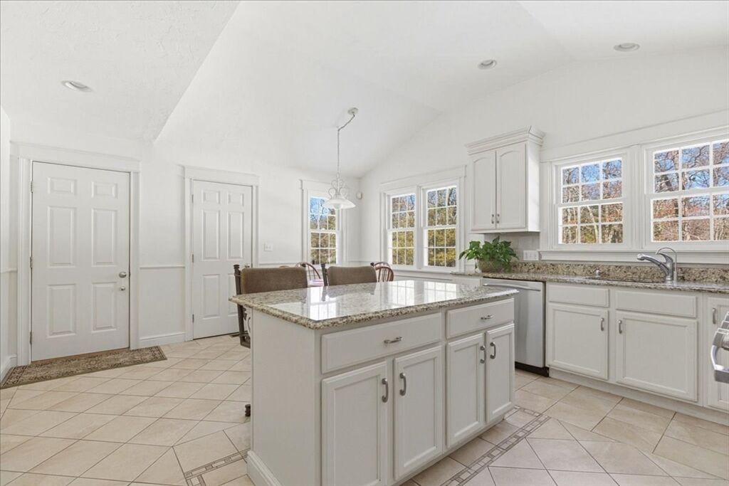 Property Photo: 3 Oak View Terrace 3 MA 02038