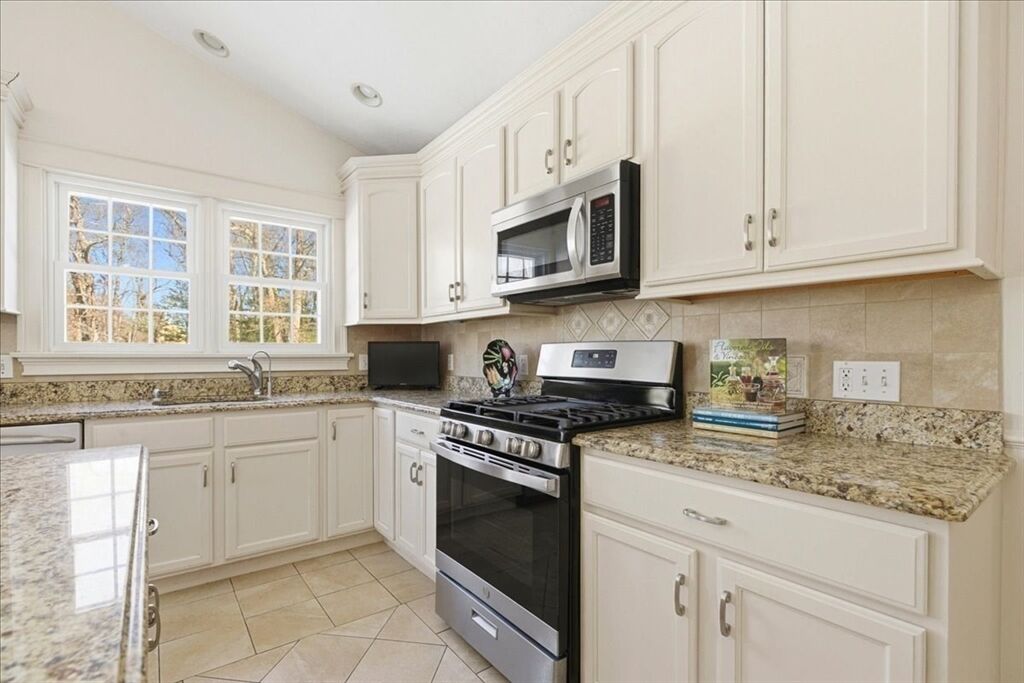 Property Photo:  3 Oak View Terrace 3  MA 02038 