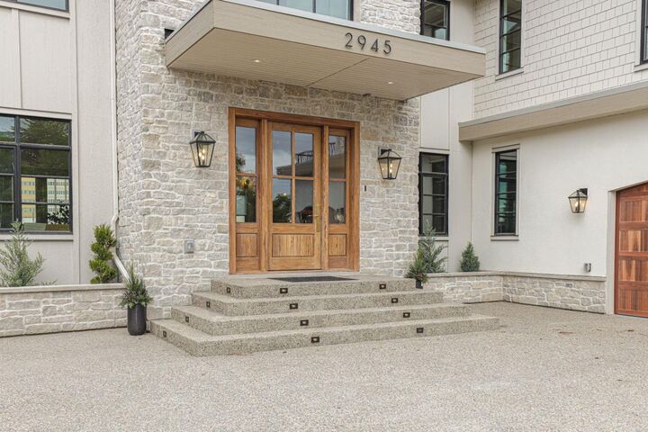 Property Photo:  2945 Toronto Crescent NW  AB T2N 3W4 