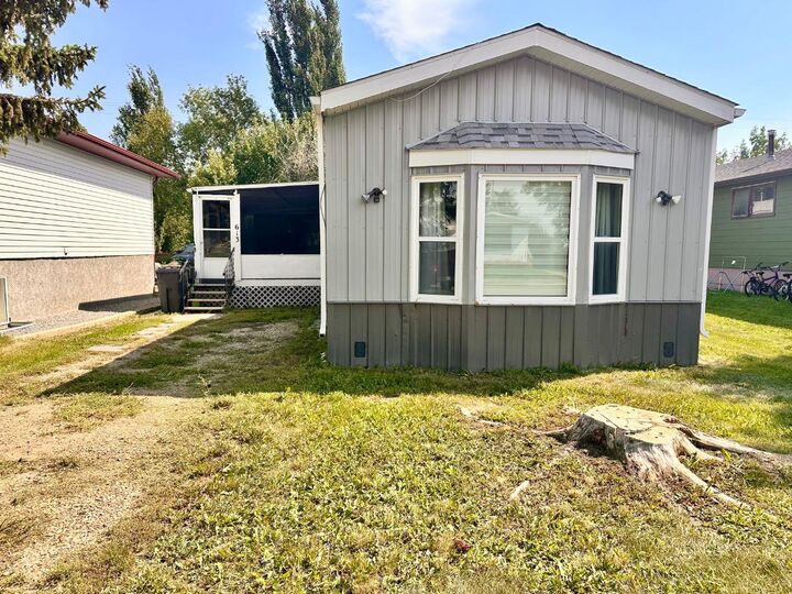 613 Iris Street — photo 1