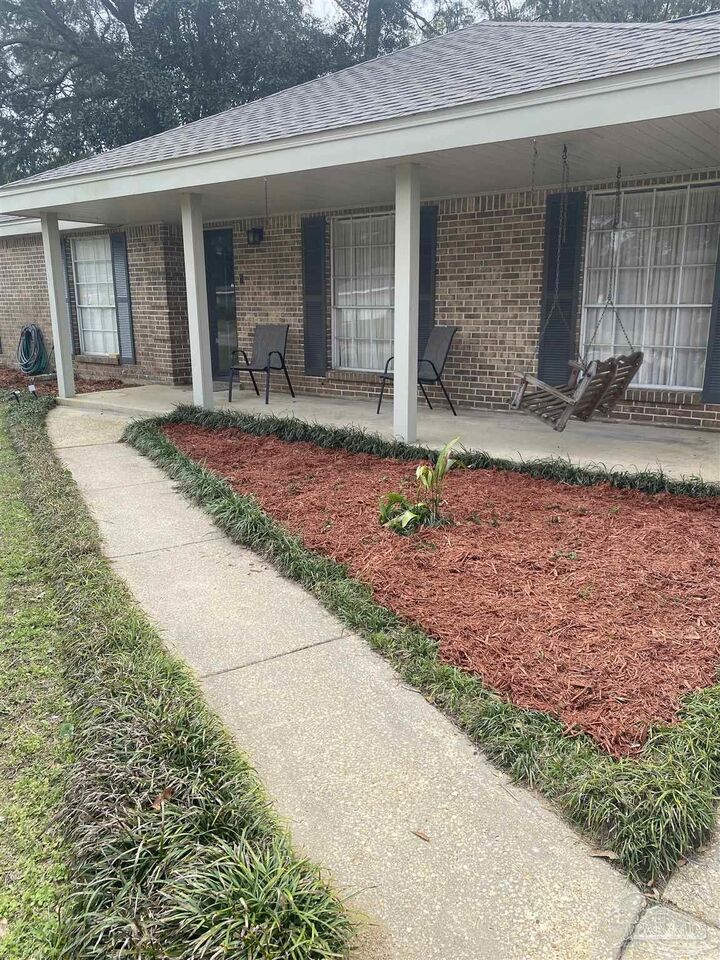 Property Photo: 4111 Capri Dr FL 32504