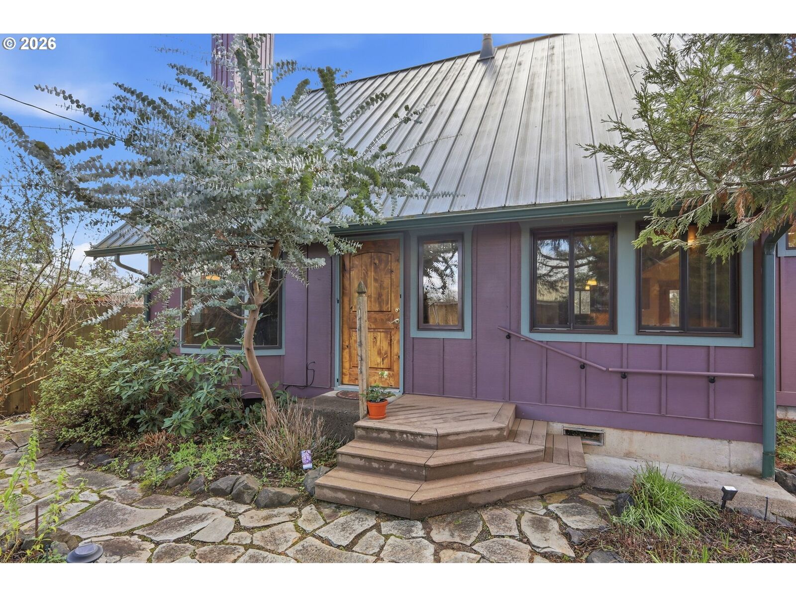 Property Photo:  2096 1/2 Arthur St  OR 97405 