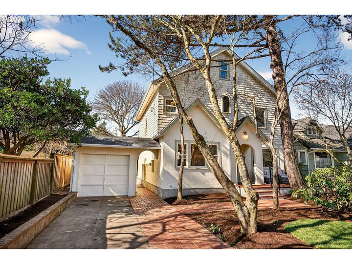 Property Photo:  3325 NE 45th Ave  OR 97213 