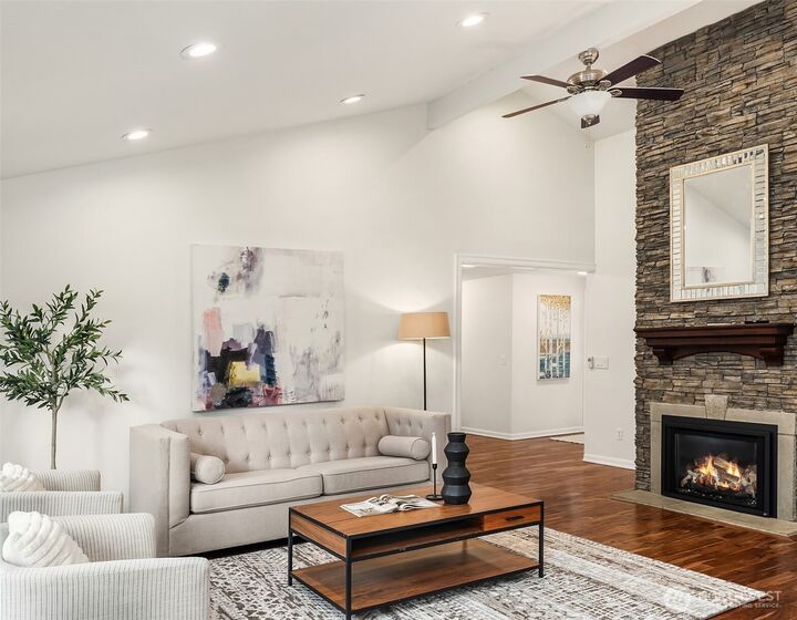 Property Photo:  6203  144th Avenue NE  WA 98052 