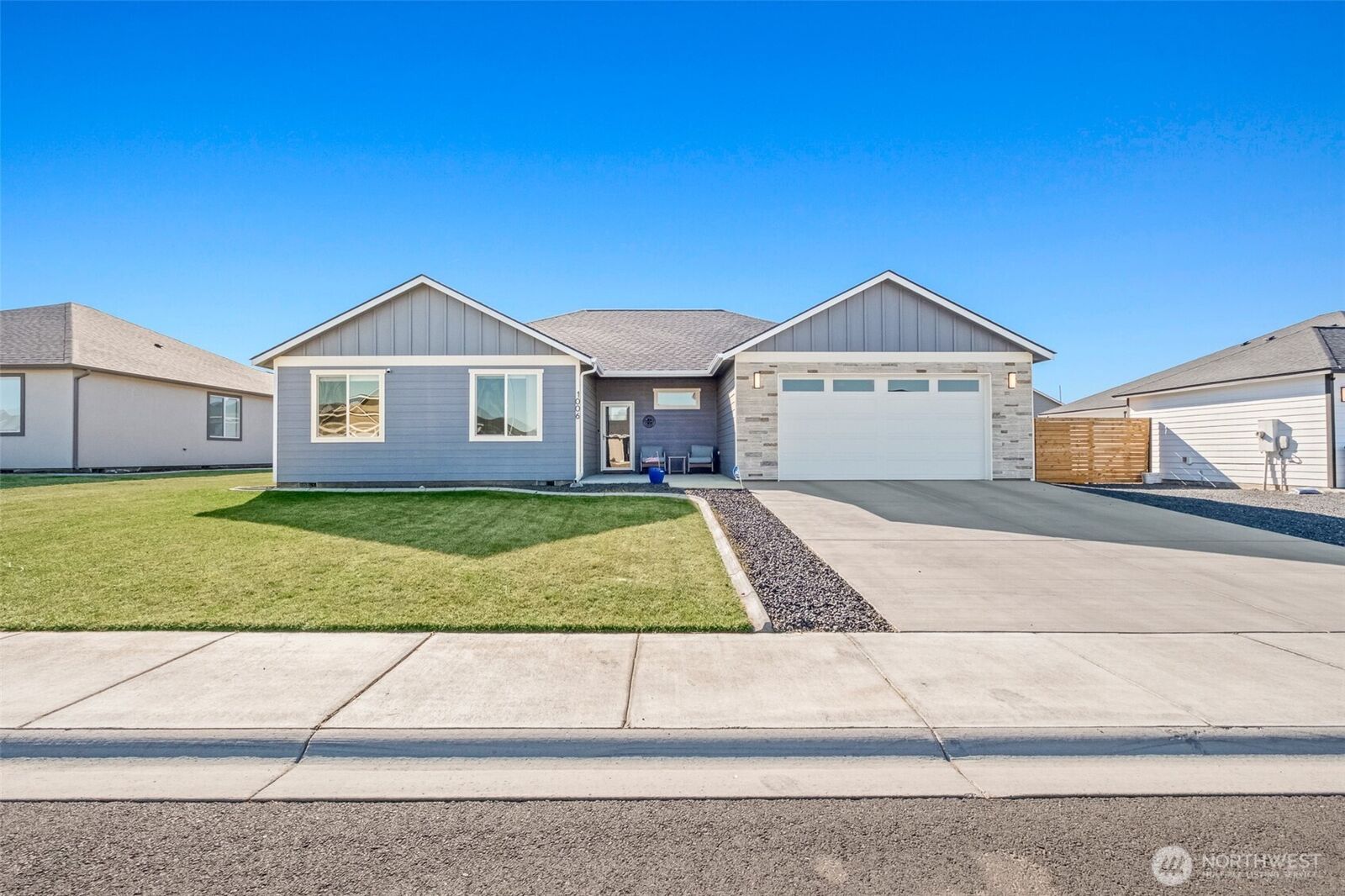 Property Photo:  1006  6th Avenue NE  WA 98823 