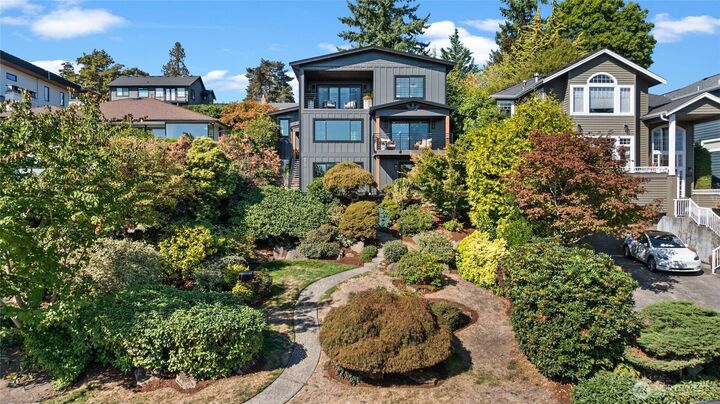 Property Photo: 6917 57th Avenue NE WA 98115