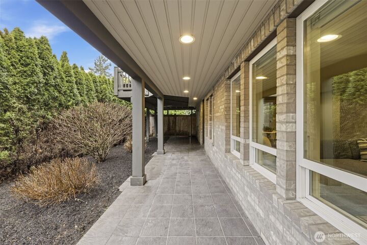 Property Photo:  402 S Slater Street  WA 98033 