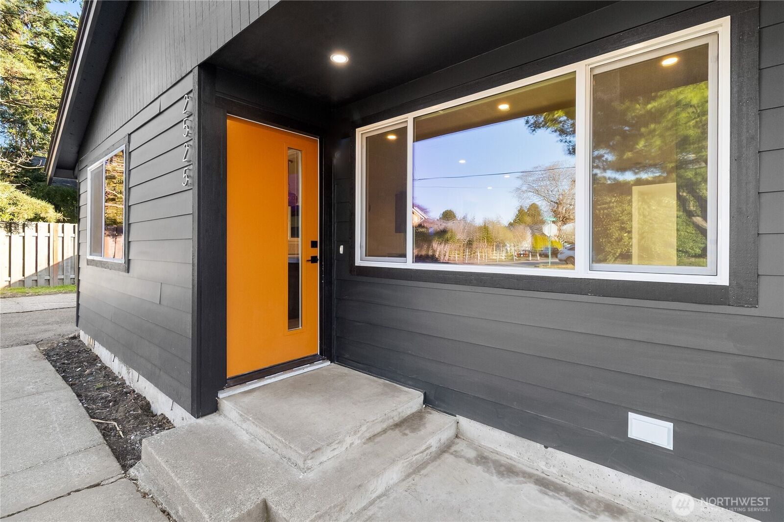 Property Photo:  2525  Monroe Street  WA 98225 