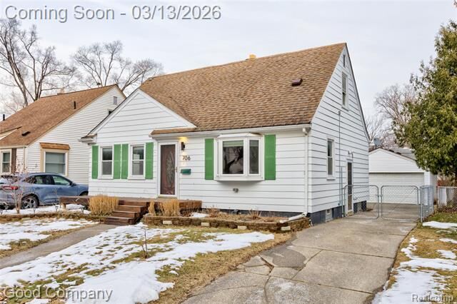 Property Photo:  706 N Vermont Avenue  MI 48067 