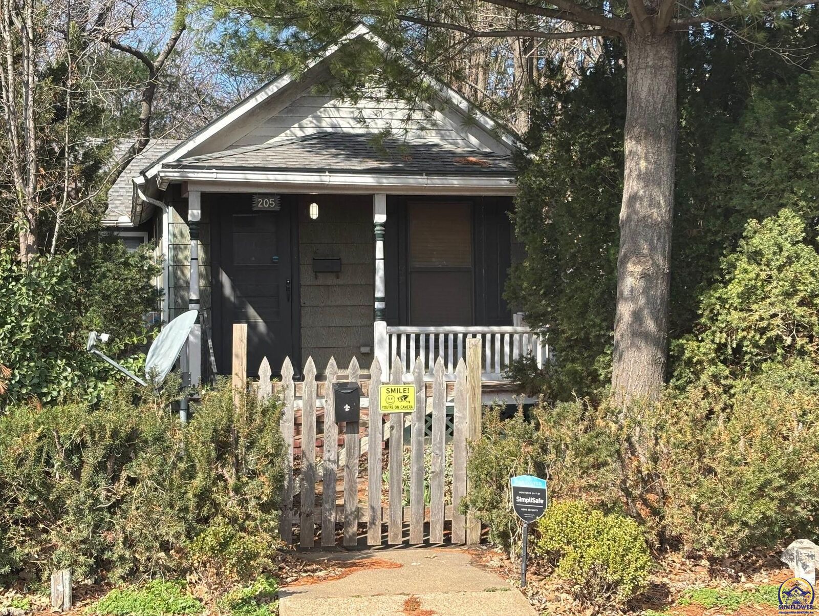 Property Photo: 205 SW Van Buren St KS 66603