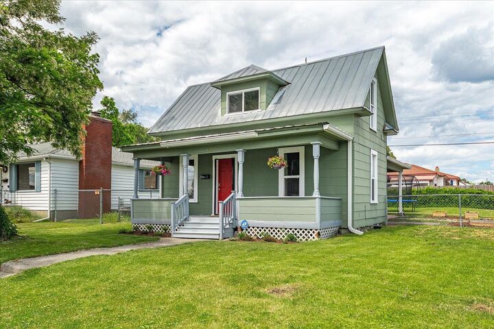 Property Photo:  427 E Glass Ave  WA 99207 