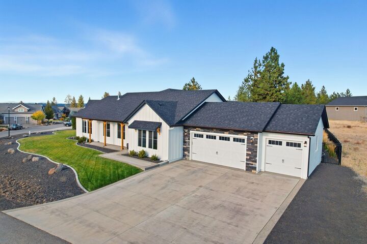 Property Photo:  2539 S Man O War Ln  WA 99037 