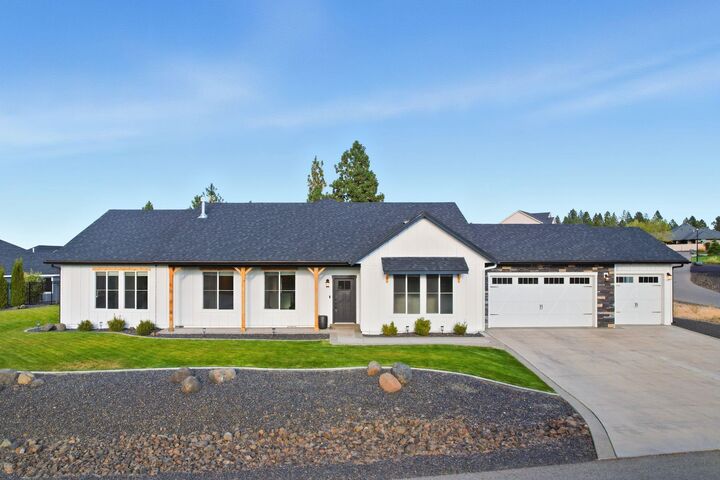 Property Photo:  2539 S Man O War Ln  WA 99037 