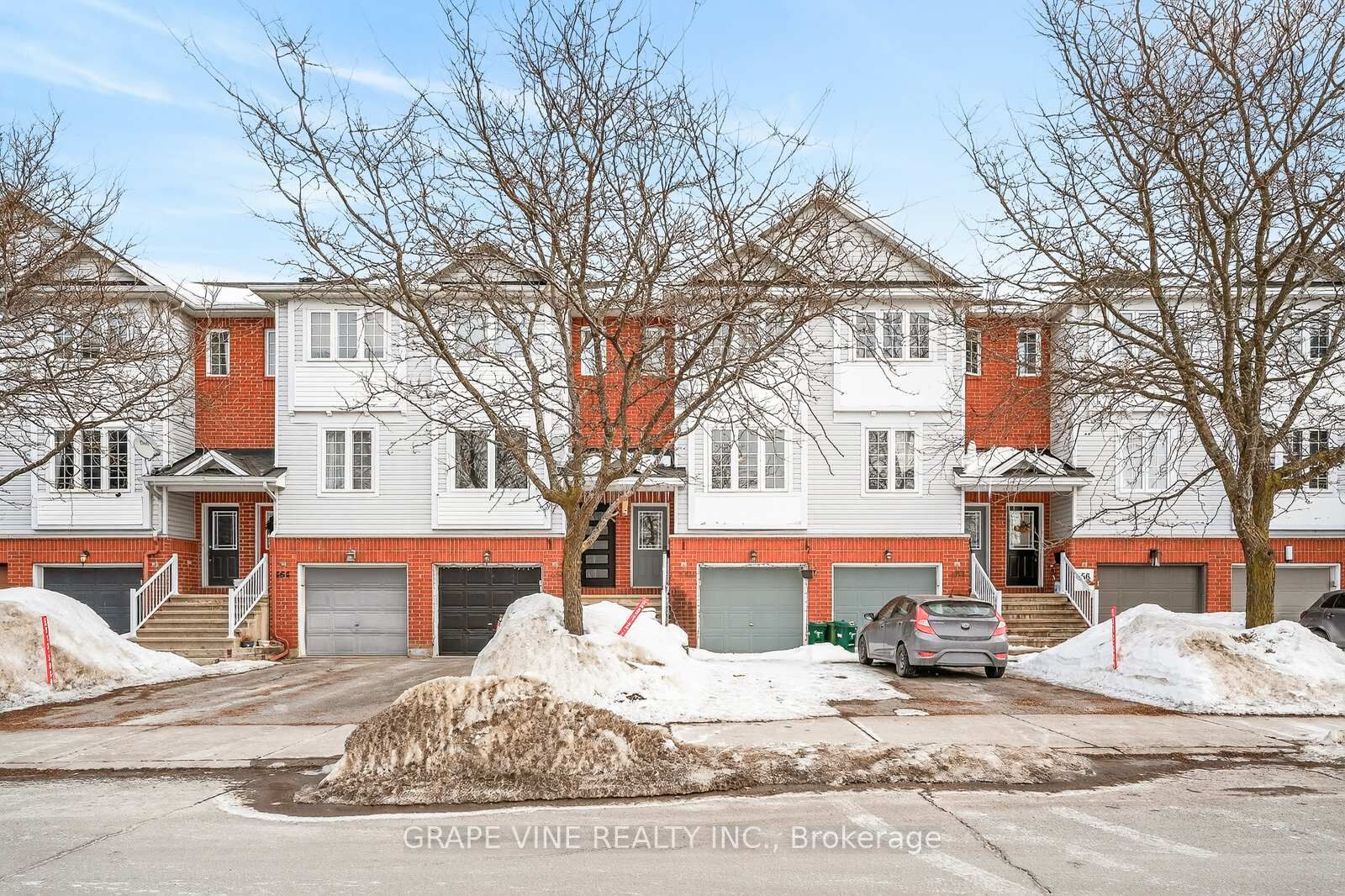 Property Photo: 460 Seyton Drive ON K2H 1G2