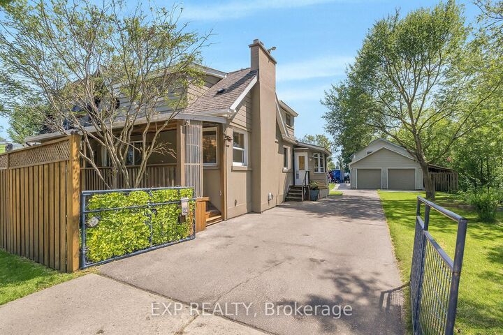 Property Photo: 1331 St. James Avenue ON L5E 1J3
