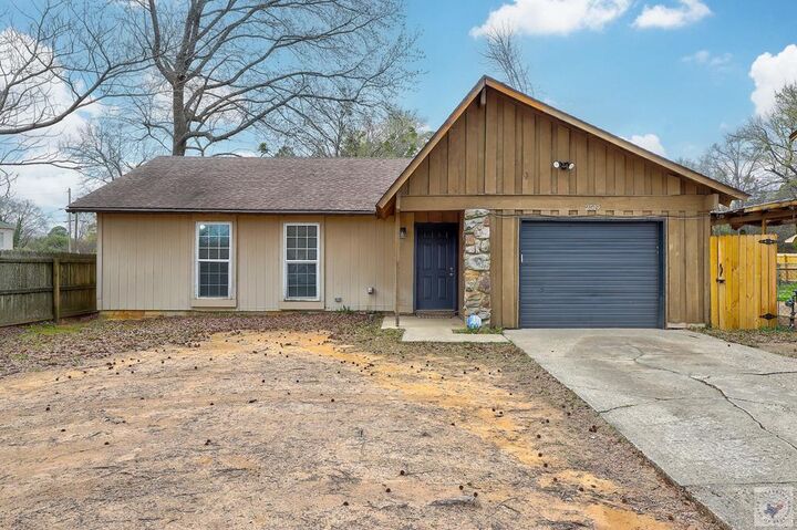 Property Photo:  2519 Jefferson Ave.   71584 